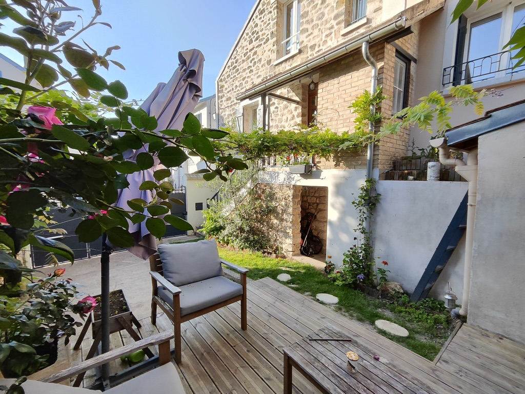 Photo Adorable maison de ville avec cour image 3/6