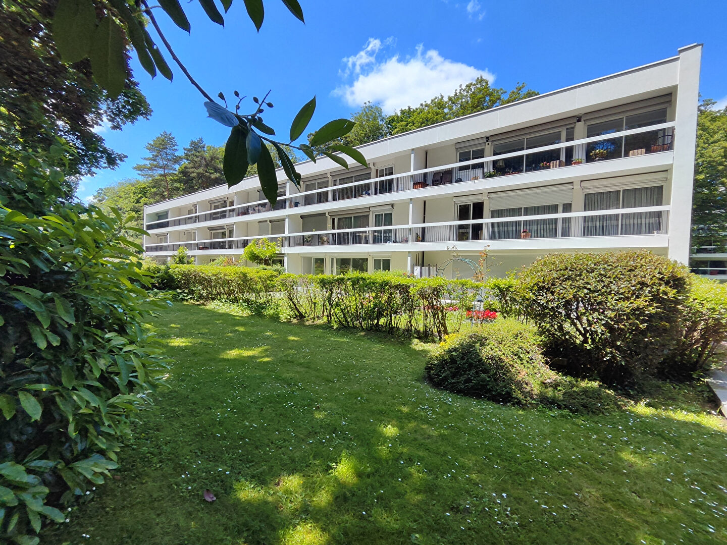 Photo L Etang La Ville 3 pièces avec grand balcon image 2/6