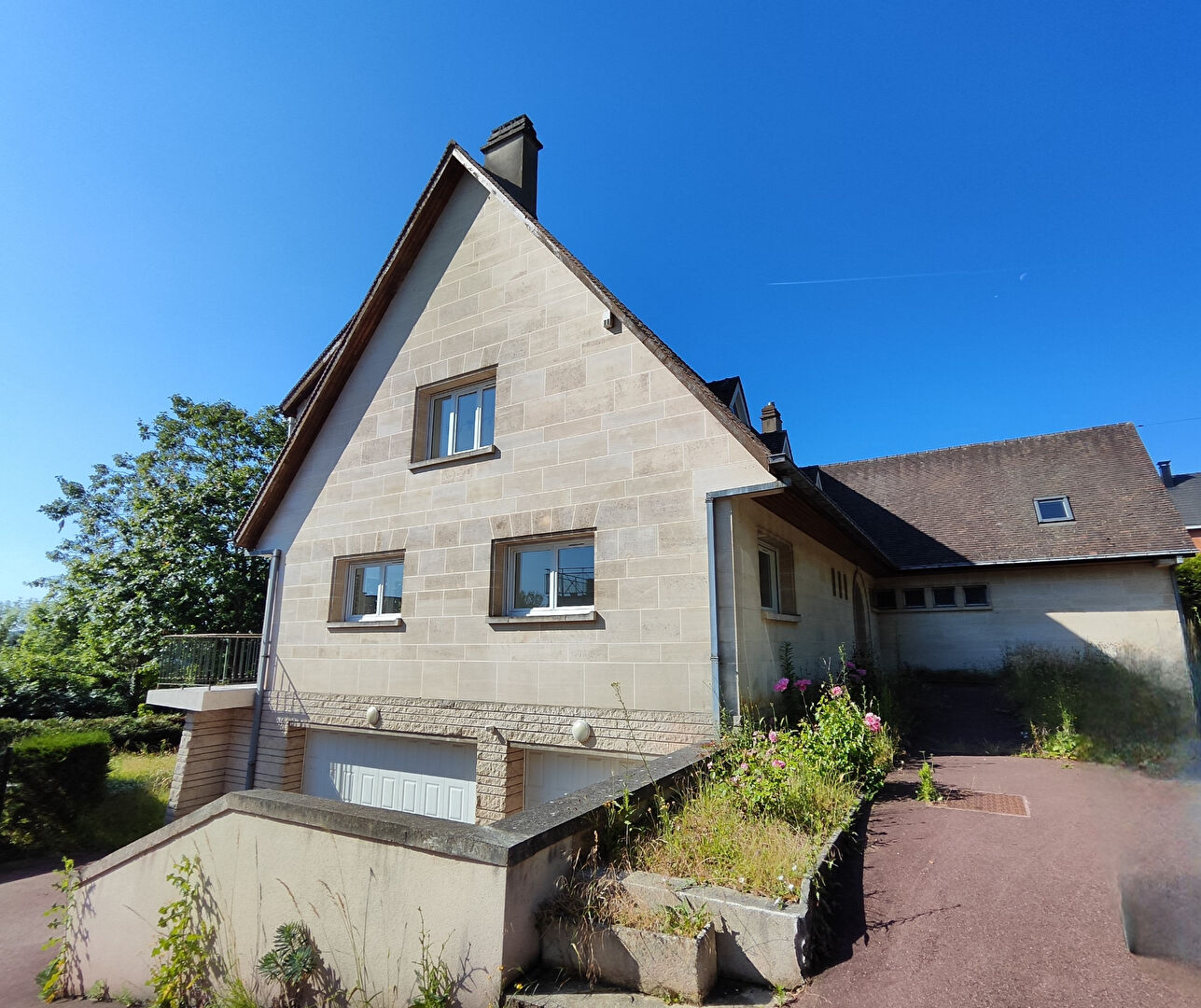 Spacieuse Villa en bordure de forêt, au calme