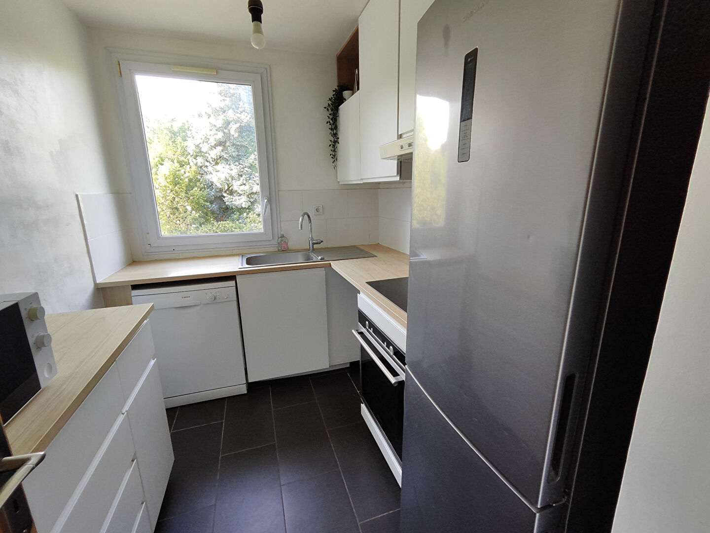 Photo Appartement 4 pièces en parfait état dans une résidence familiale avec parc image 3/6