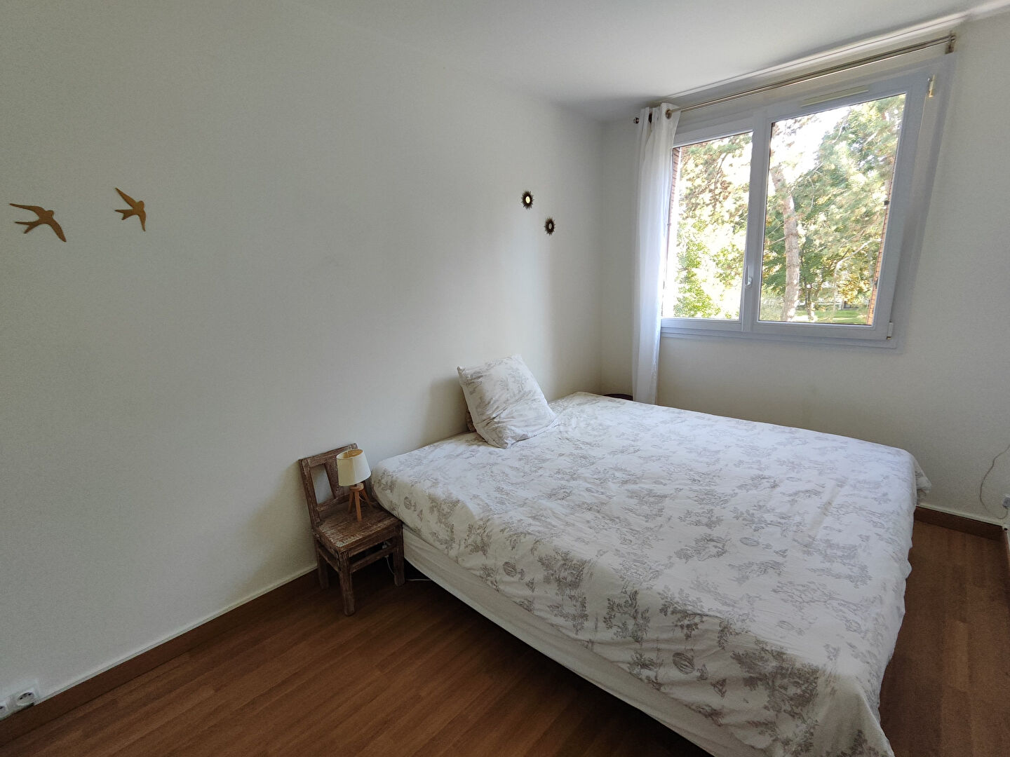 Photo Appartement 4 pièces en parfait état dans une résidence familiale avec parc image 4/6