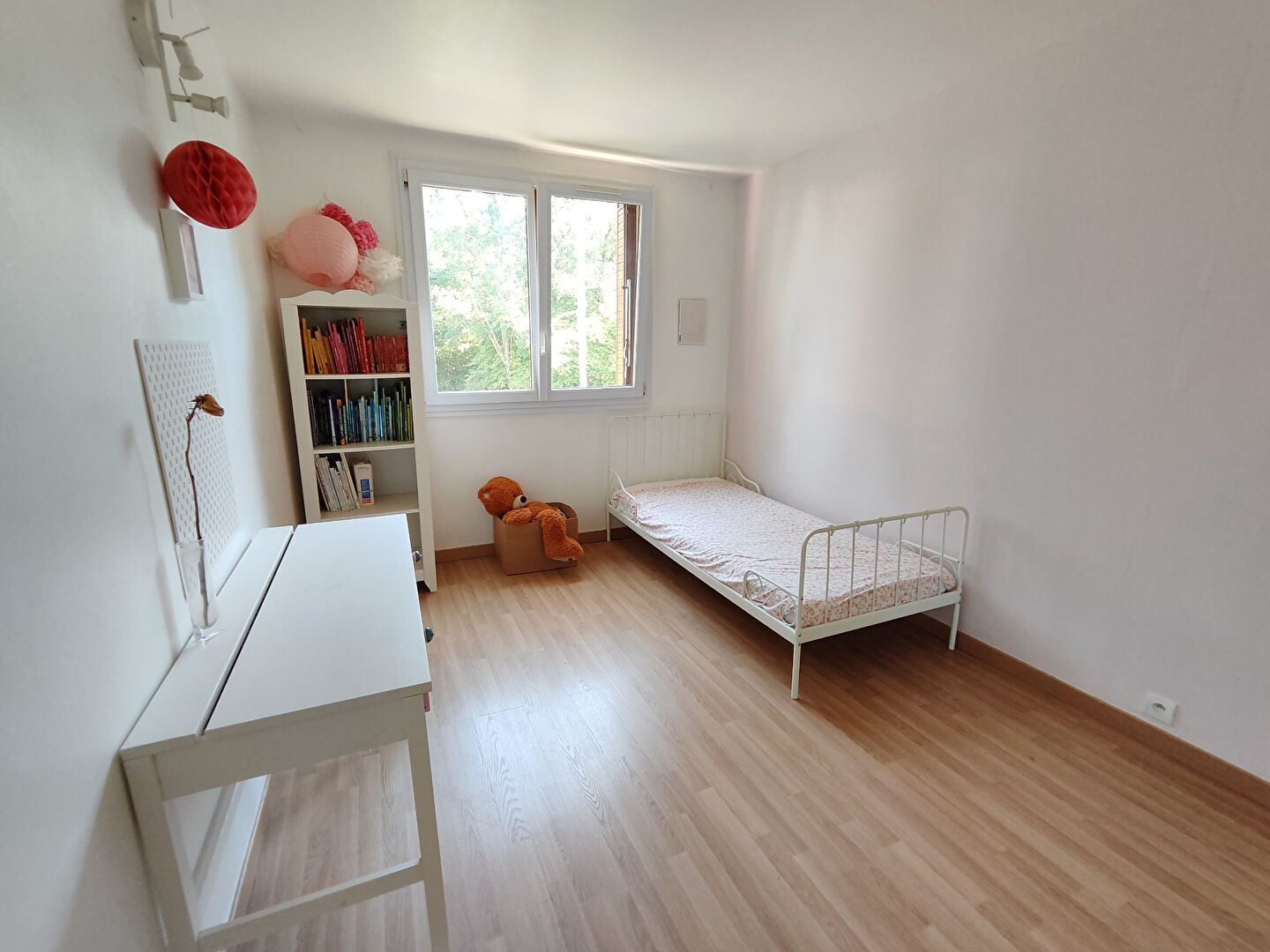 Photo Appartement 4 pièces en parfait état dans une résidence familiale avec parc image 5/6