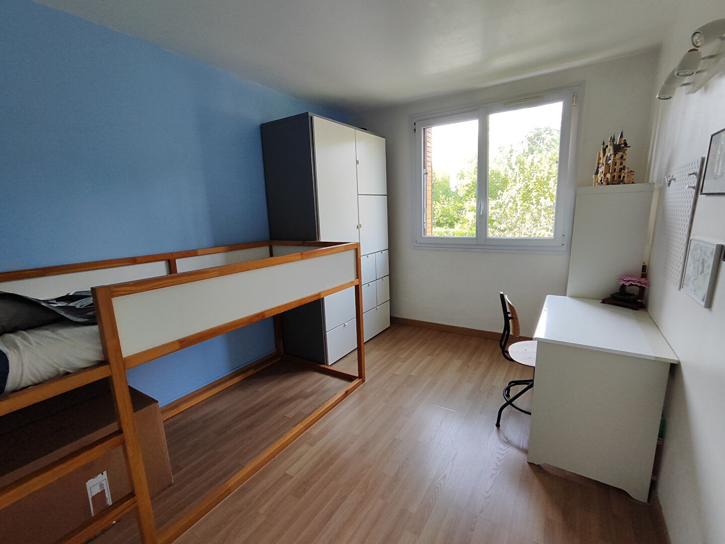 Photo Appartement 4 pièces en parfait état dans une résidence familiale avec parc image 6/6