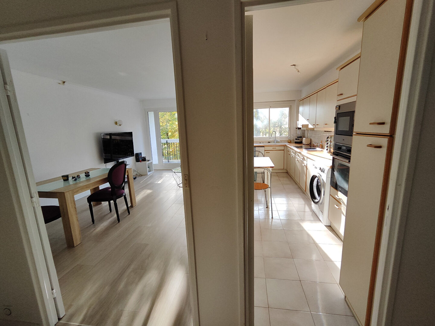 Photo Agréable appartement 4 pièces avec vue sur parc arboré image 5/6