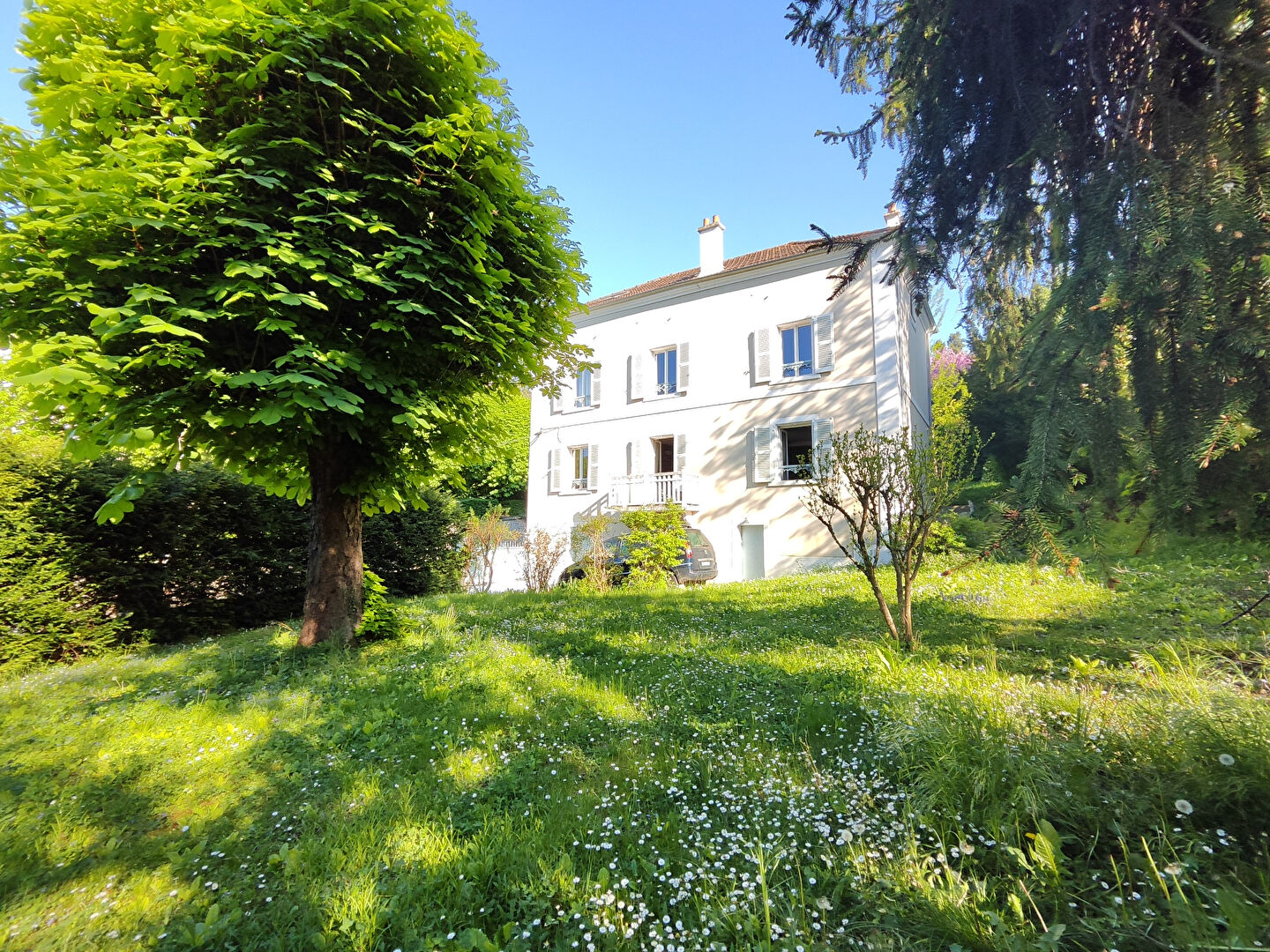Maison ancienne de charme, entièrement rénovée avec terrain piscinable
