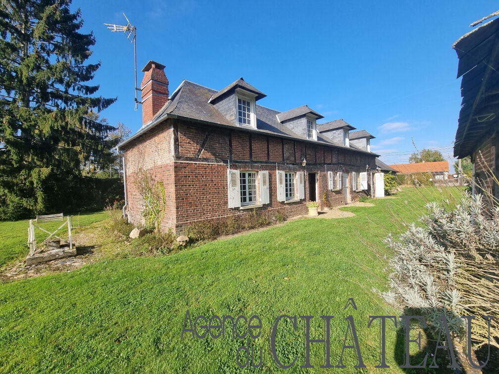 Maison ancienne avec cachet, grand terrain arboré