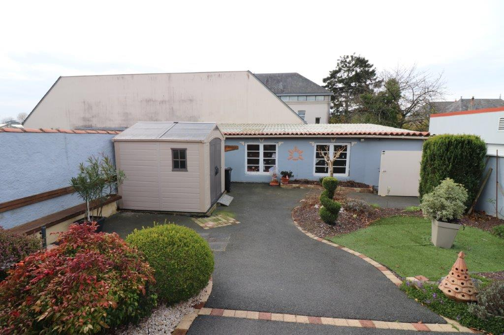 Photo BRESSUIRE CENTRE - Viager Occupé - Maison 125m² habitables avec garage et jardin. image 2/6