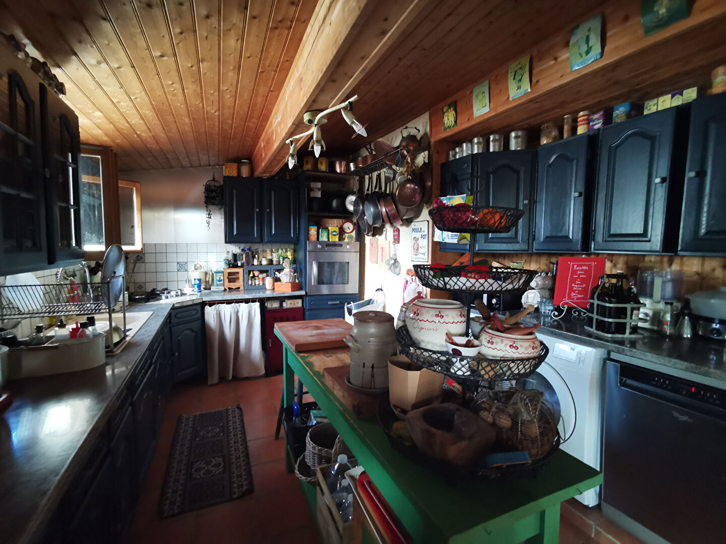 Photo SAINT JEAN D'ANGELY - Immeuble mixte de 280m² à réaménager et rénover. image 3/6