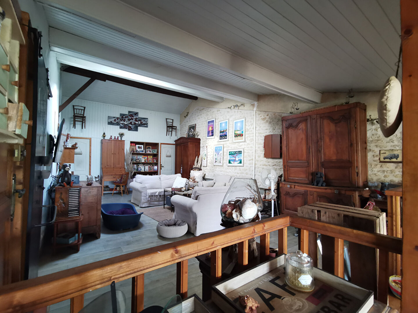 Photo SAINT JEAN D'ANGELY - Immeuble mixte de 280m² à réaménager et rénover. image 4/6