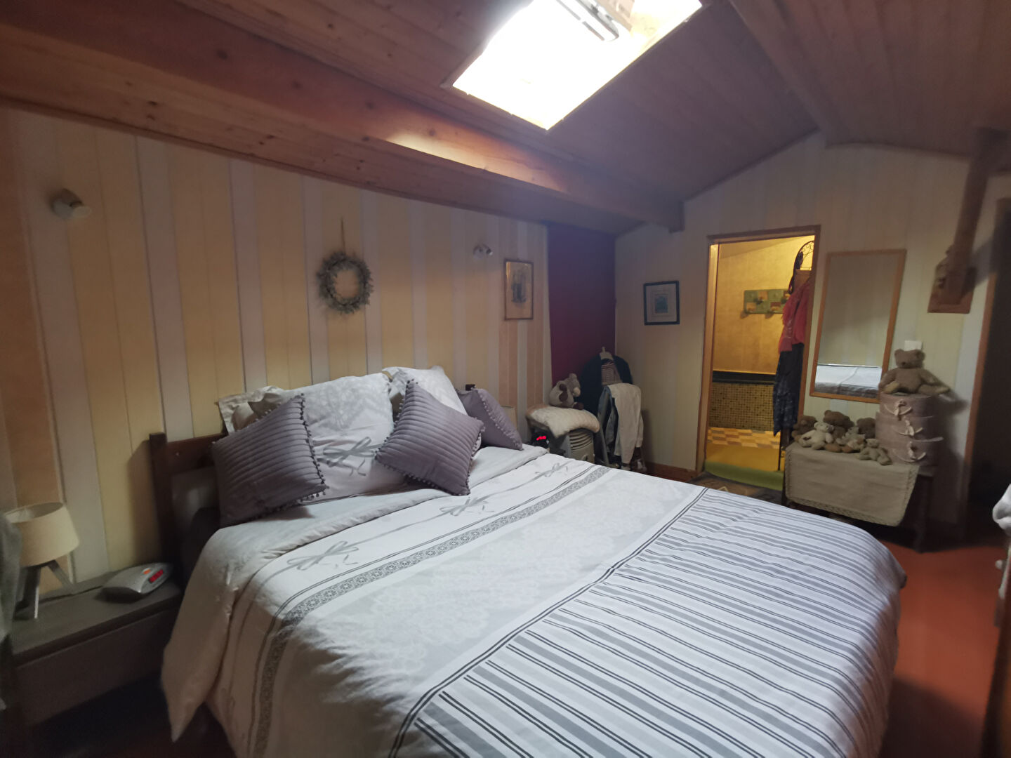 Photo SAINT JEAN D'ANGELY - Immeuble mixte de 280m² à réaménager et rénover. image 5/6