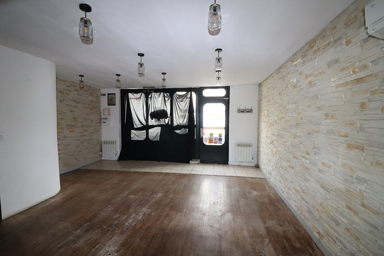 Photo ROCHEFORT - Local commercial de 55m² plus cave de 40m² image 6/6