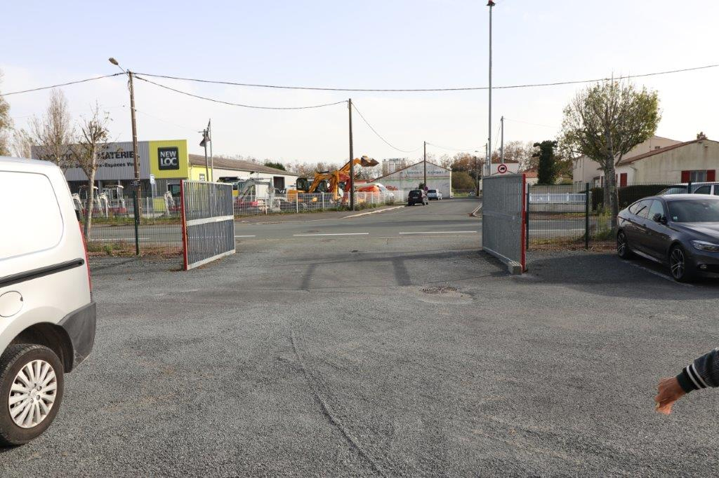 Photo ROCHEFORT  ZA - Local commercial de 220 m2 image 3/3