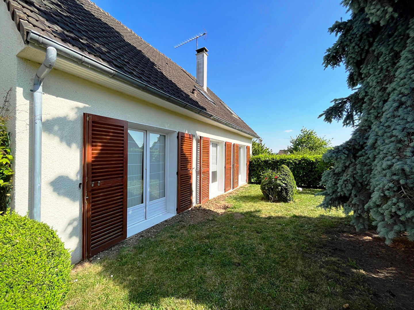 Photo CRESPIERES - Village image 2/6