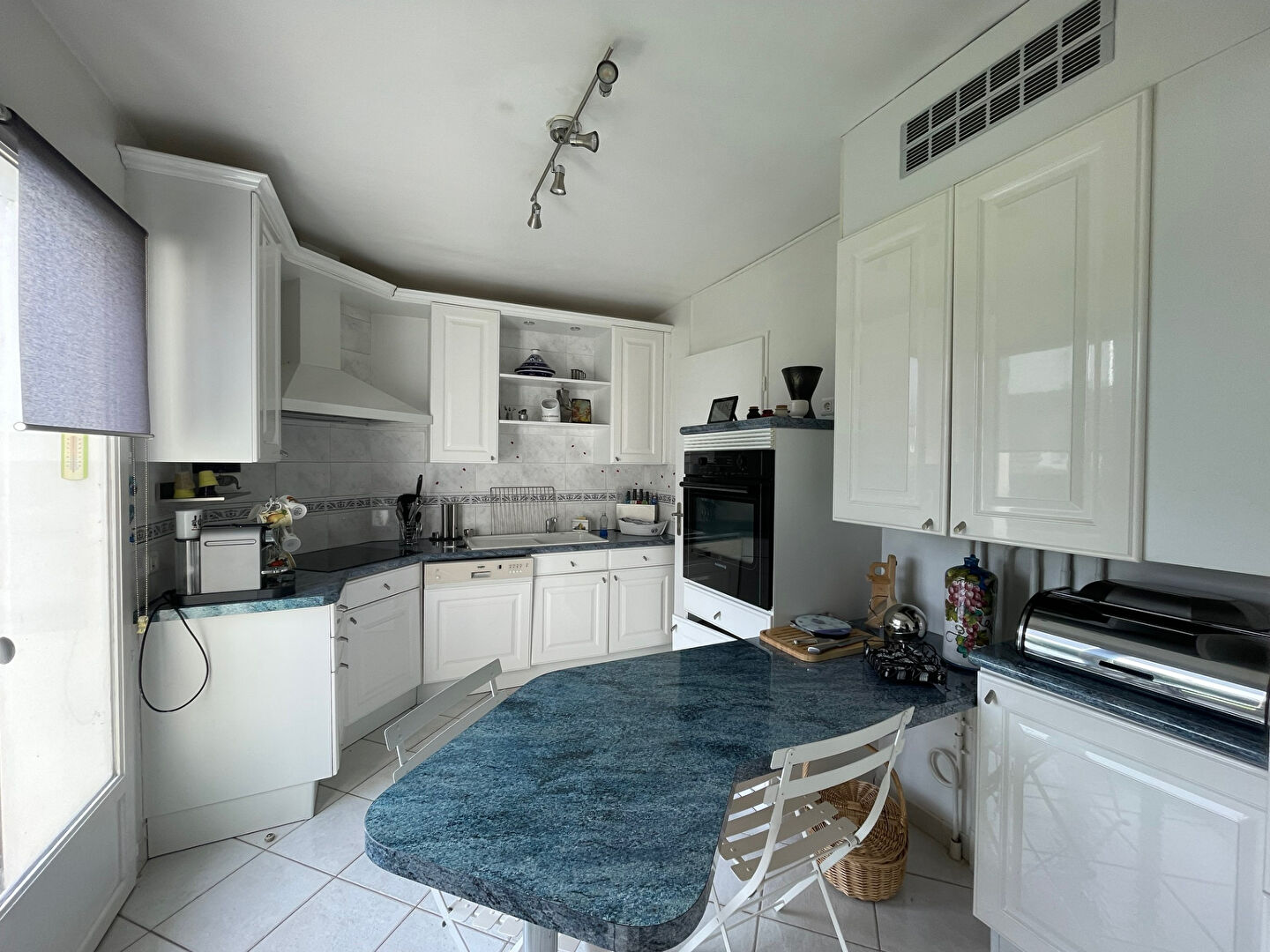 Photo CRESPIERES - Village image 6/6