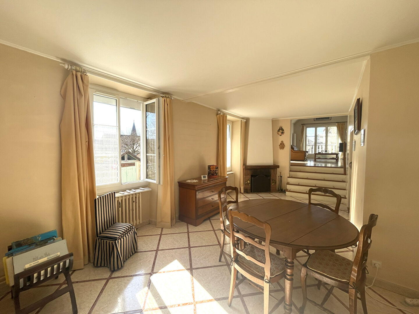 CRESPIERES - CENTRE VILLAGE