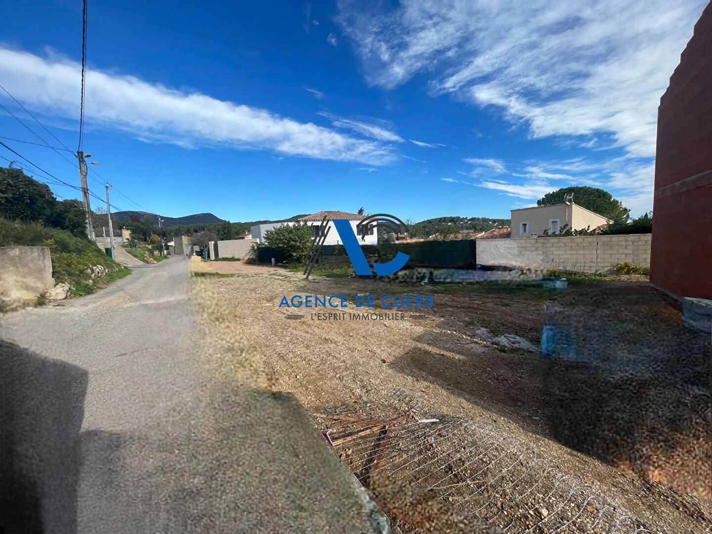 Photo Terrain plat et viabilisé Cuers 196m² image 1/6