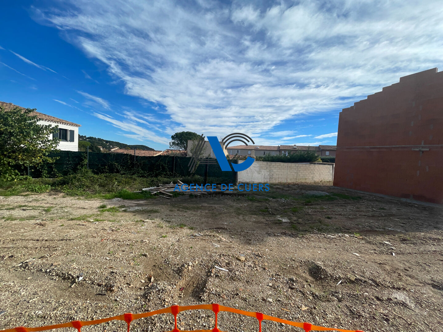 Photo Terrain plat et viabilisé Cuers 196m² image 3/6