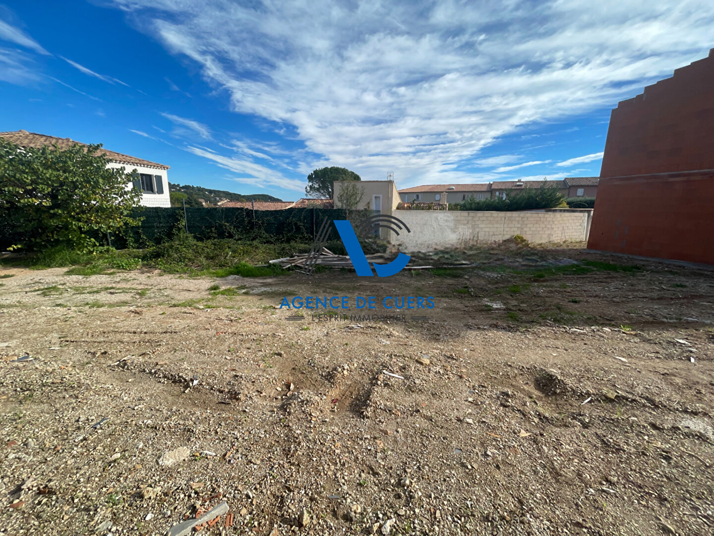 Photo Terrain plat et viabilisé Cuers 196m² image 4/6