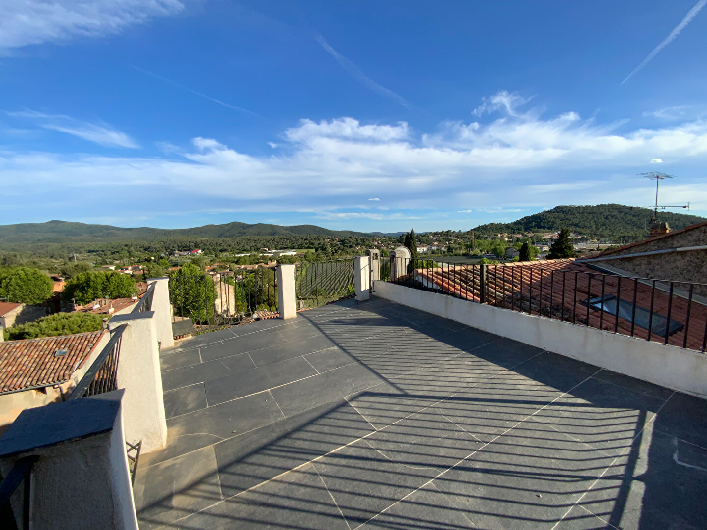 Agence immobilière de AGENCE DE CUERS - AGENCE DE CUERS