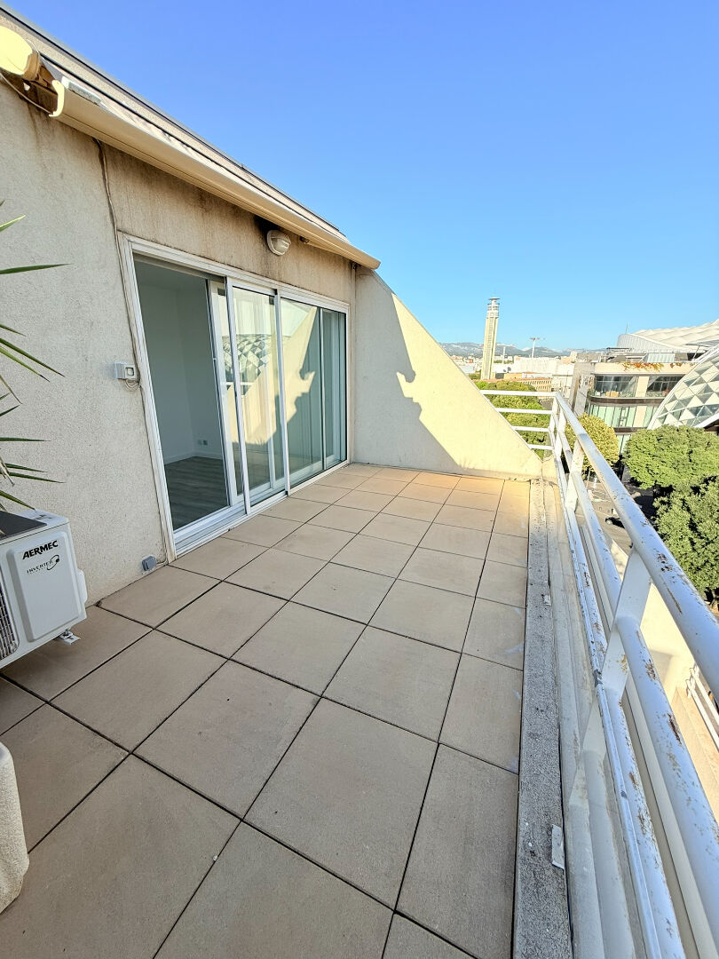 DUPLEX T4 AVEC TERRASSES ET PARKING MARSEILLE 13008