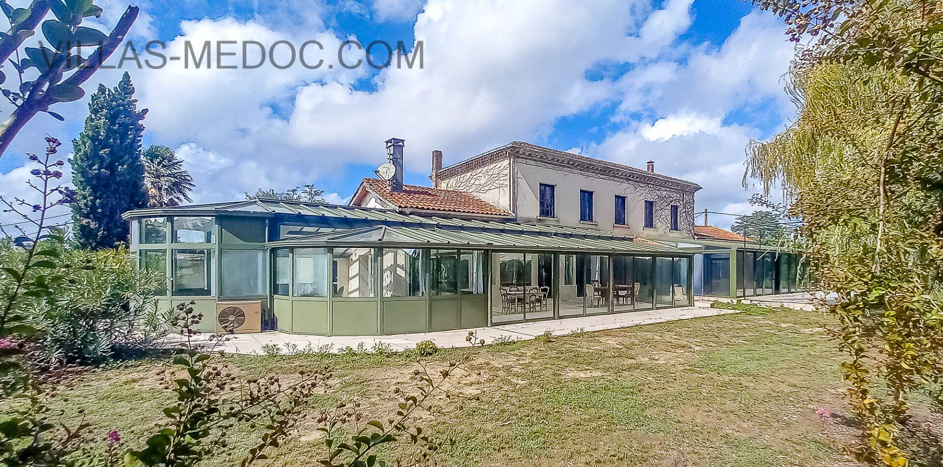 Saint Christoly Medoc Ensemble Immobilier + 530 m2 / terrain 4360 m²