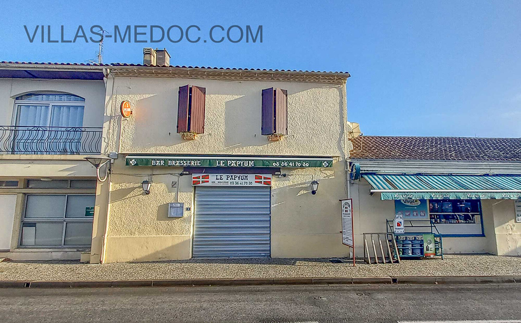 VENDAYS  - IMMEUBLE AVEC COMMERCE ET HABITATION