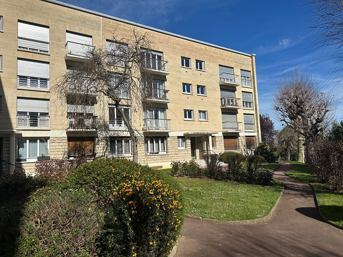 Agence immobilière de AGENCE DU VILLAGE Croissy sur seine