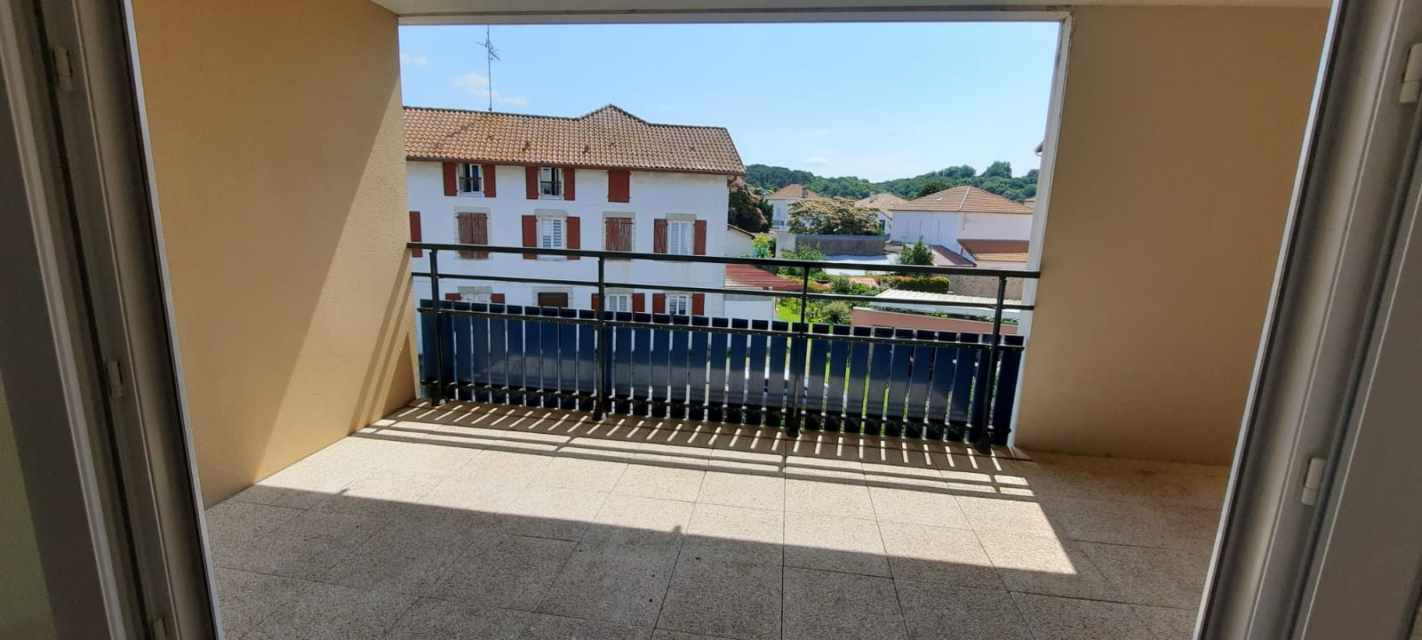 Photo Exclusivité-T2 avec ascenseur et Terrasse-+ garage image 2/6