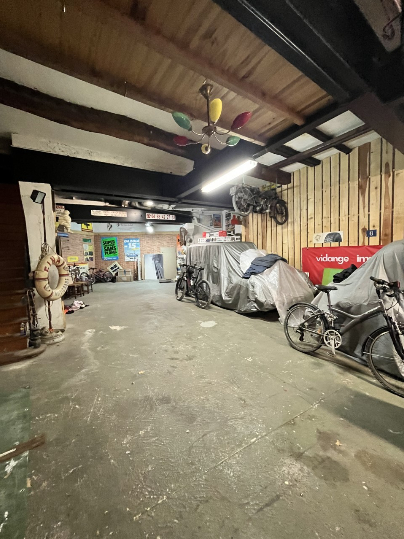 Parking / box Narbonne 140 m2