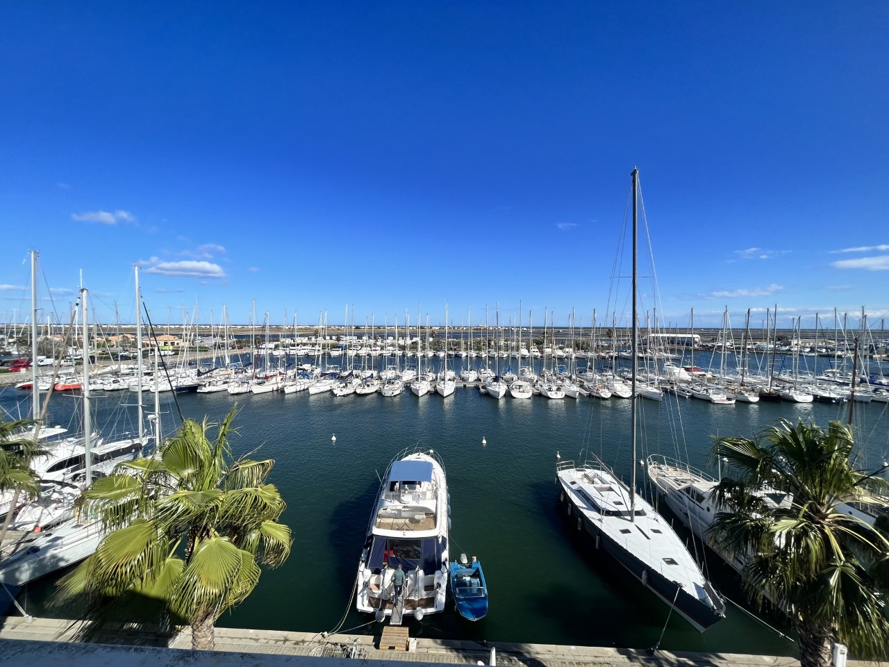 Photo Vue port Appartement t3 duplex Gruissan terrasse 25m² et garage image 3/6