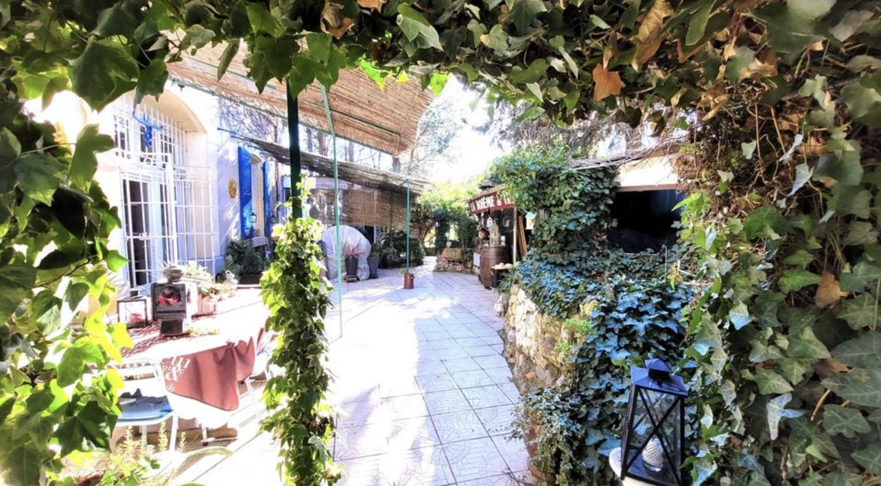 Photo Maison Narbonne 9 pièce(s) 428 m2 image 2/6