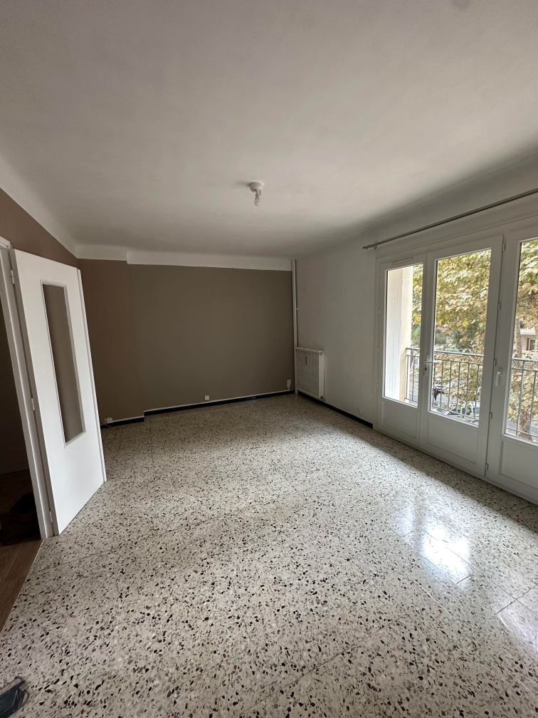 Photo Appartement T4 avec balcon  et parking image 1/6