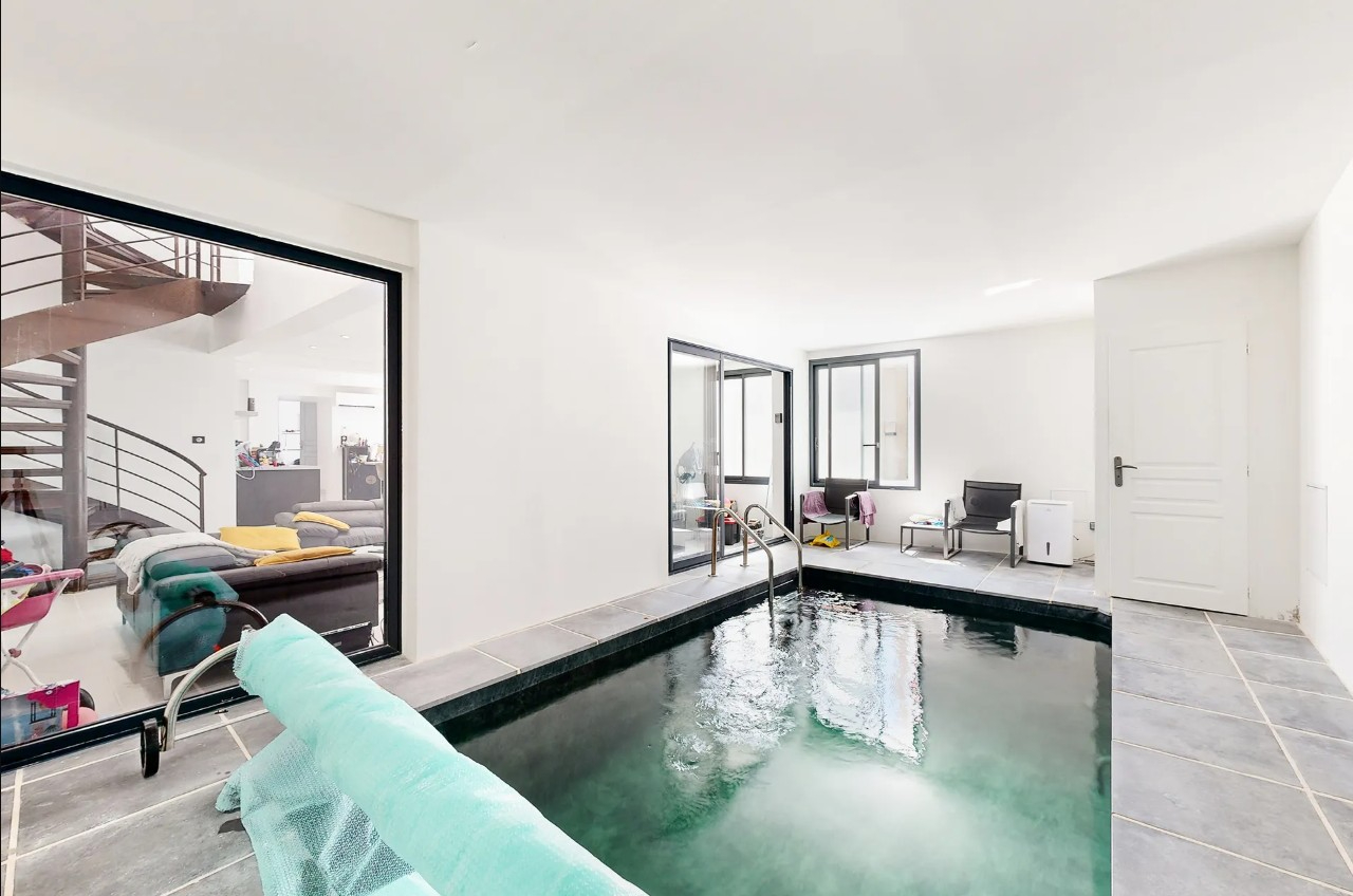 Photo Maison Montseret 6 pièce(s) 196 m2 image 1/5