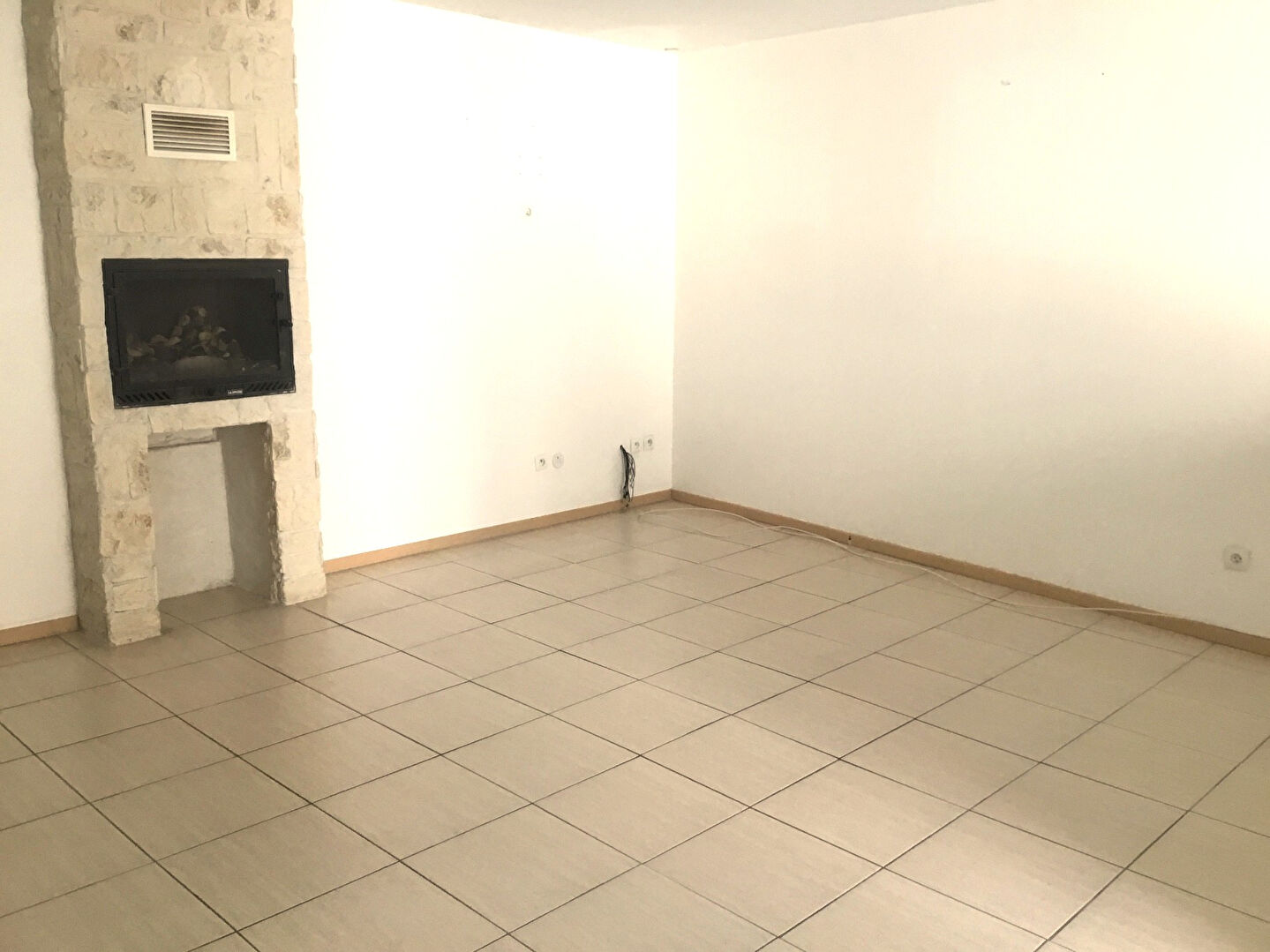 Photo Maison Nevian 3 pièce(s) 90 m2 image 2/6