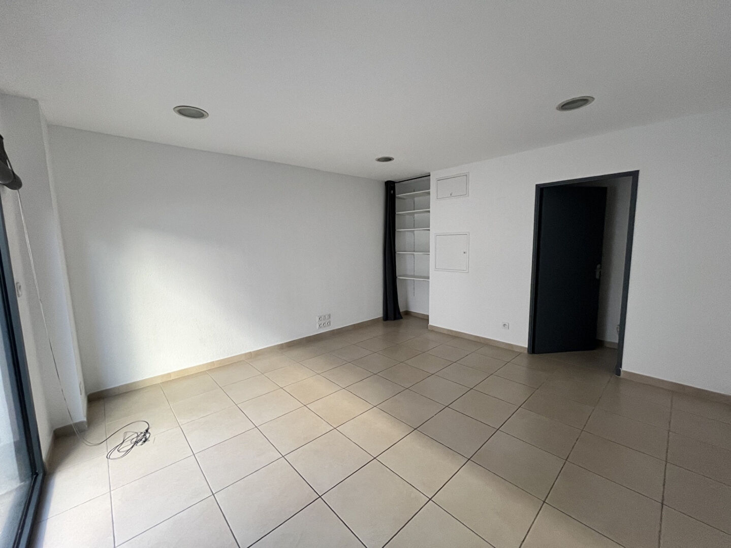 Photo Local commercial Narbonne 1 pièce(s) 21 m2 image 2/4