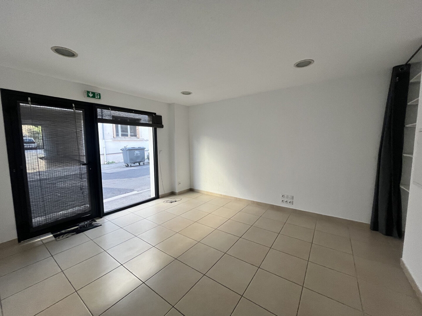 Photo Local commercial Narbonne 1 pièce(s) 21 m2 image 3/4