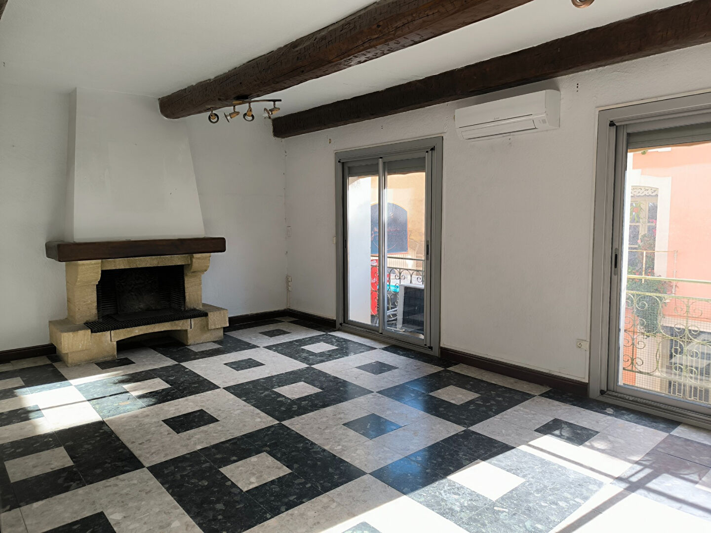 Photo Immeuble Servian 7 pièce(s) 201 m2 image 2/6