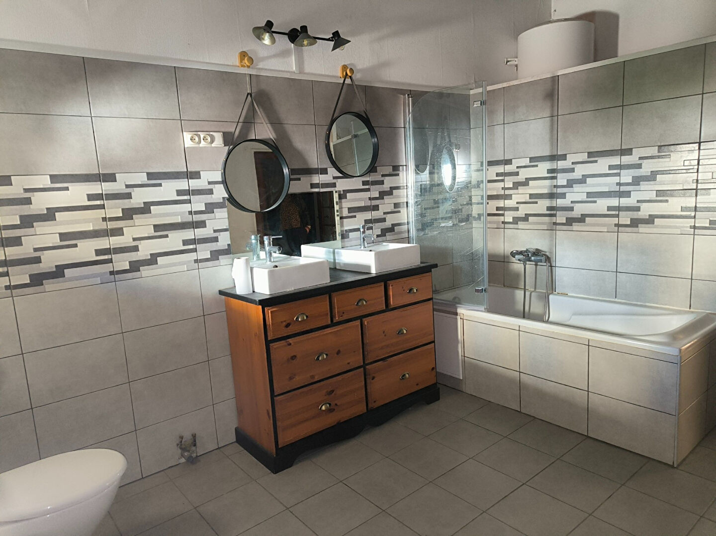 Photo Immeuble Servian 7 pièce(s) 201 m2 image 4/6