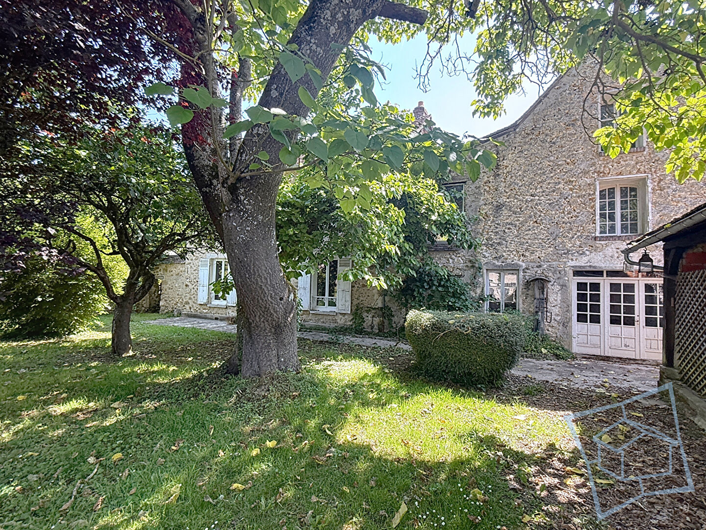 Photo Charmante meulière début XXème avec grange-atelier image 2/6