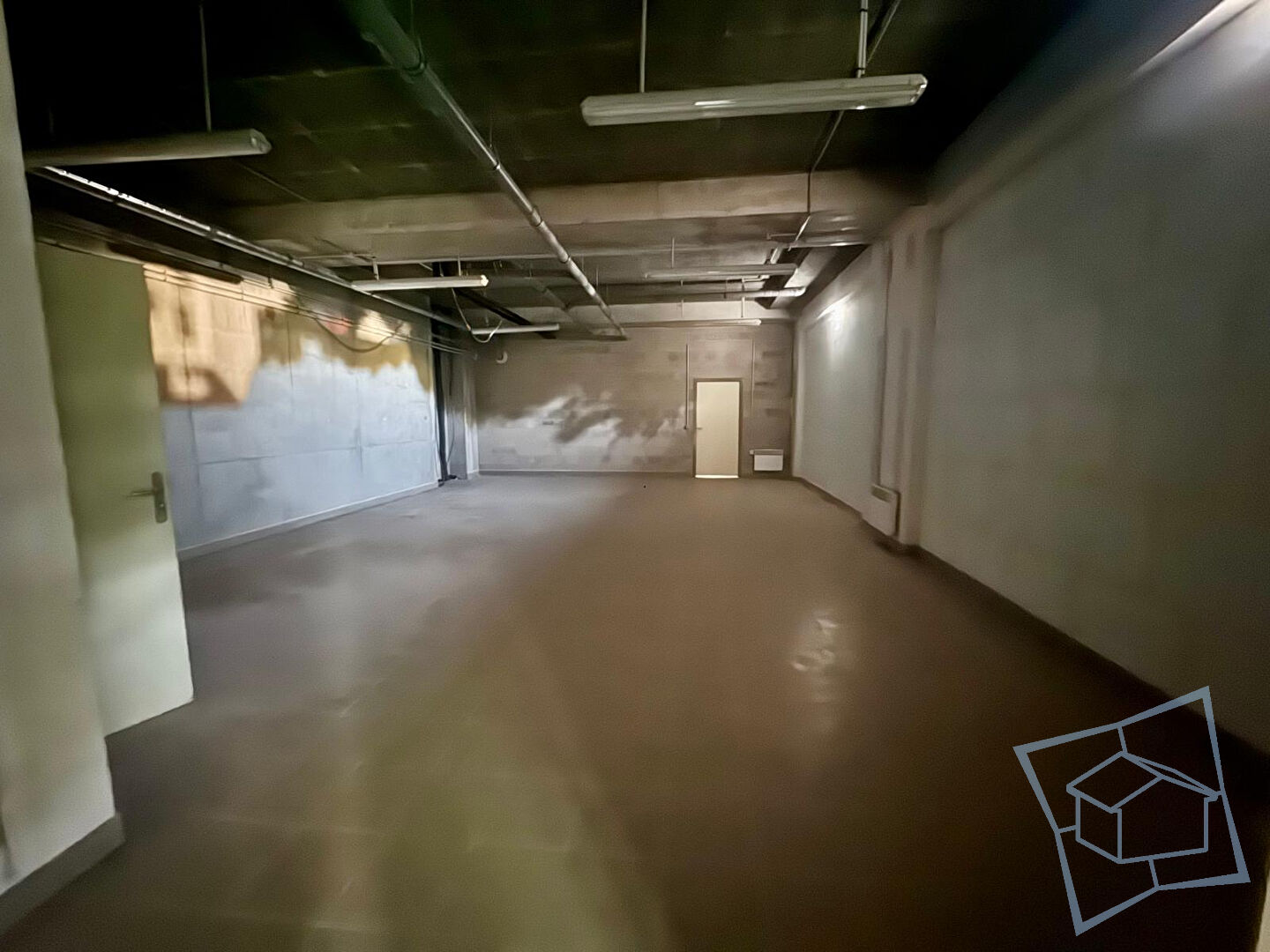 Photo Local Voisins Le Bretonneux 80 m2 image 2/4