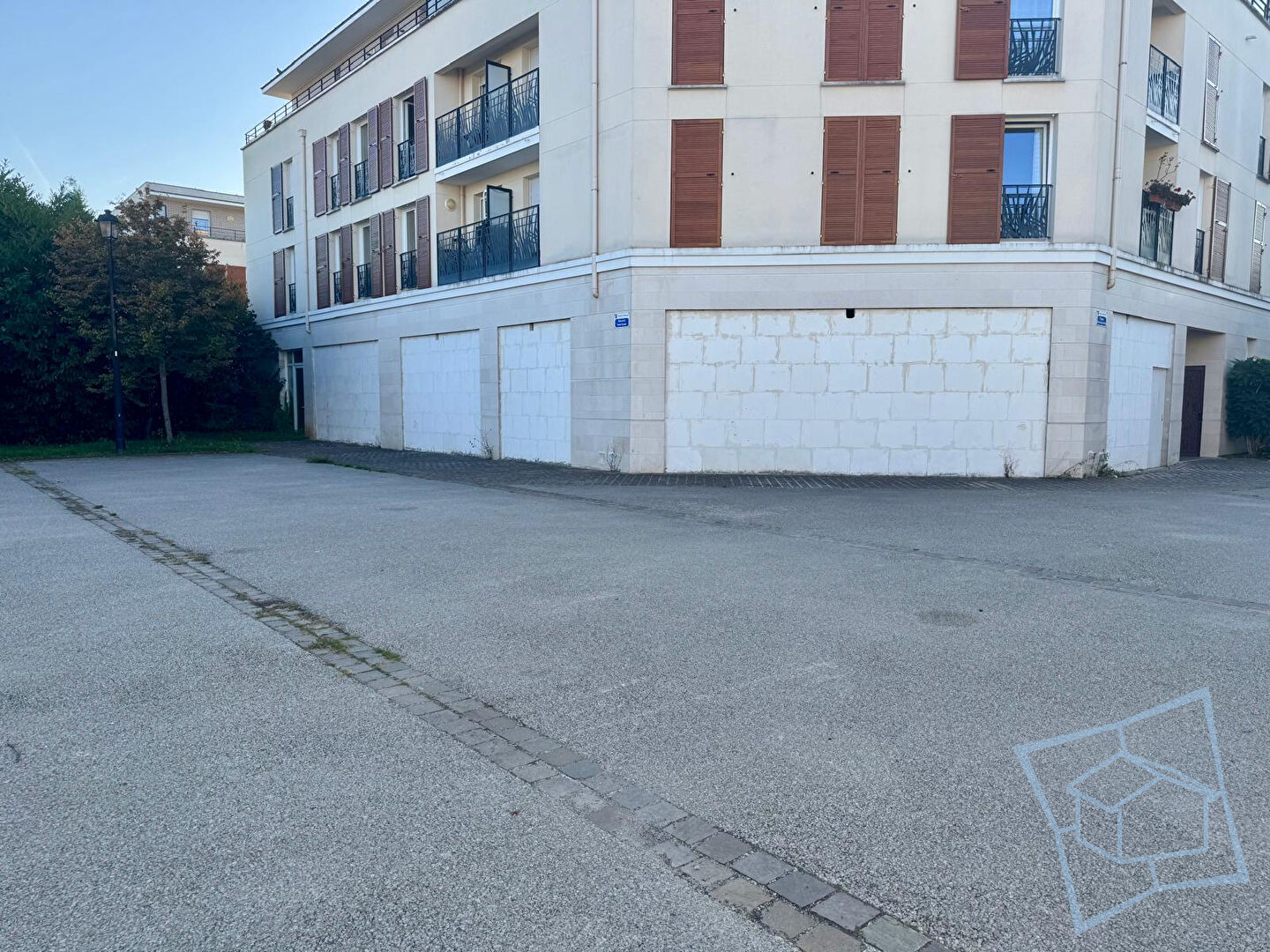 Photo Local Voisins Le Bretonneux 80 m2 image 3/4