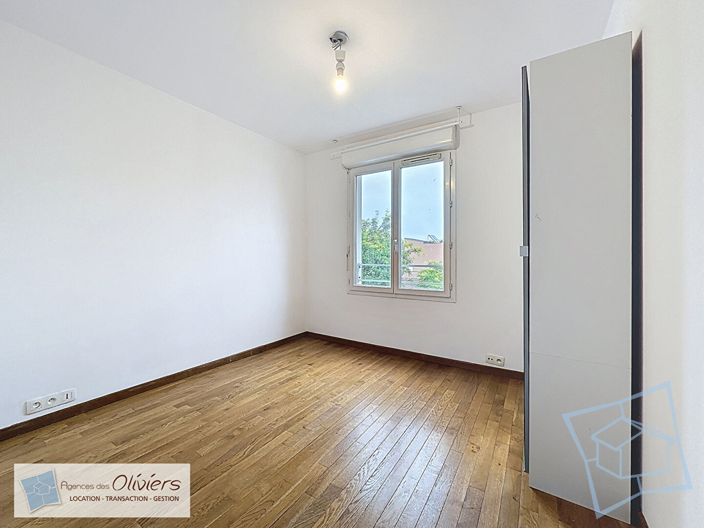 Photo Appartement  Duplex 3 pièces -  66.74 m2 - Villaroy image 6/6