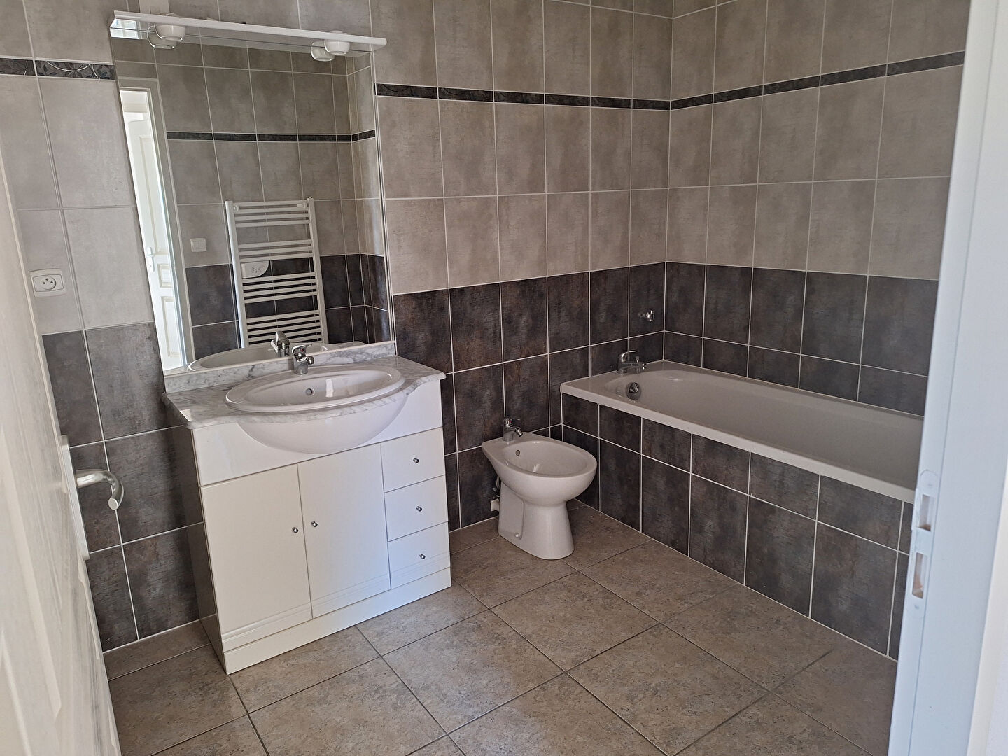 Photo BEL APPARTEMENT 66400 CERET image 3/3