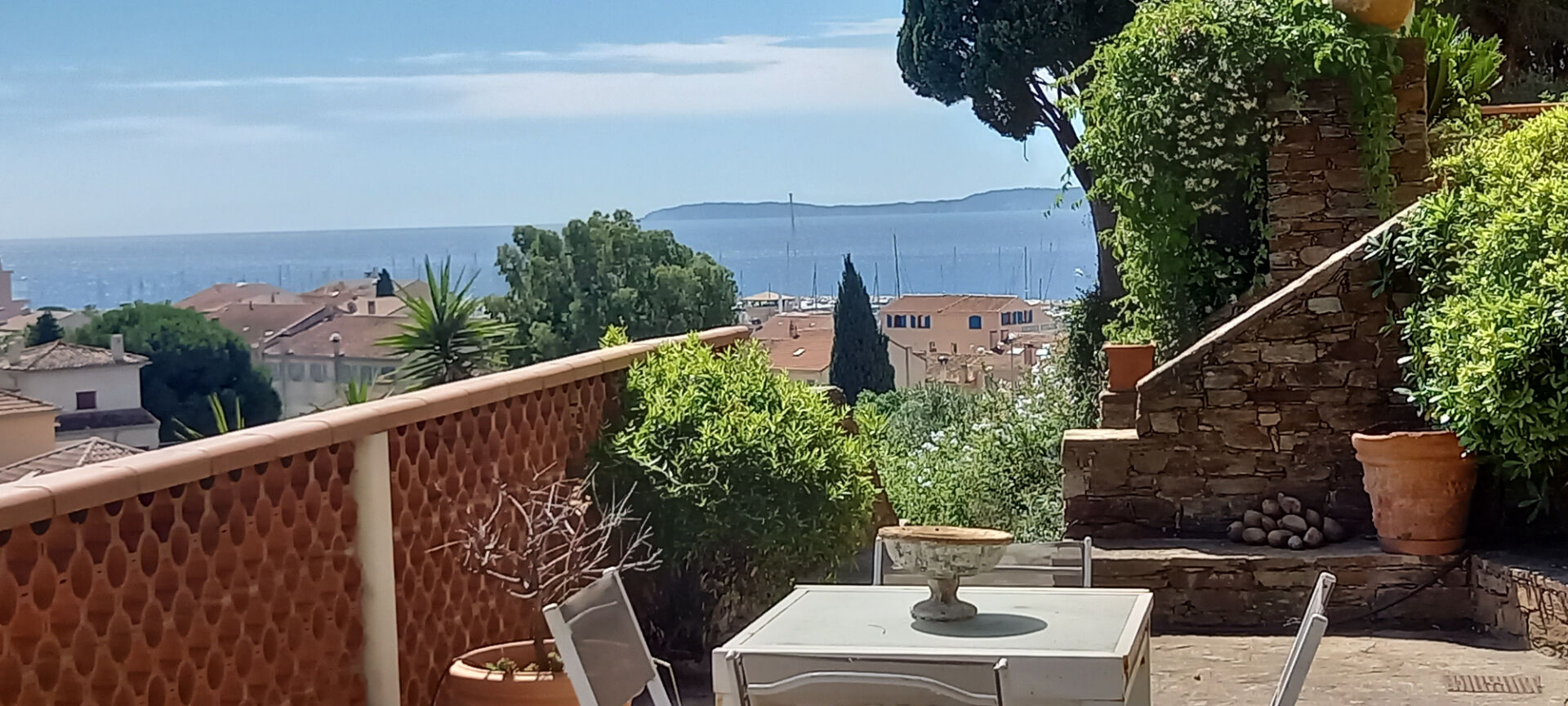 Agence immobilière de AGENCE LE PORTIQUE Le lavandou