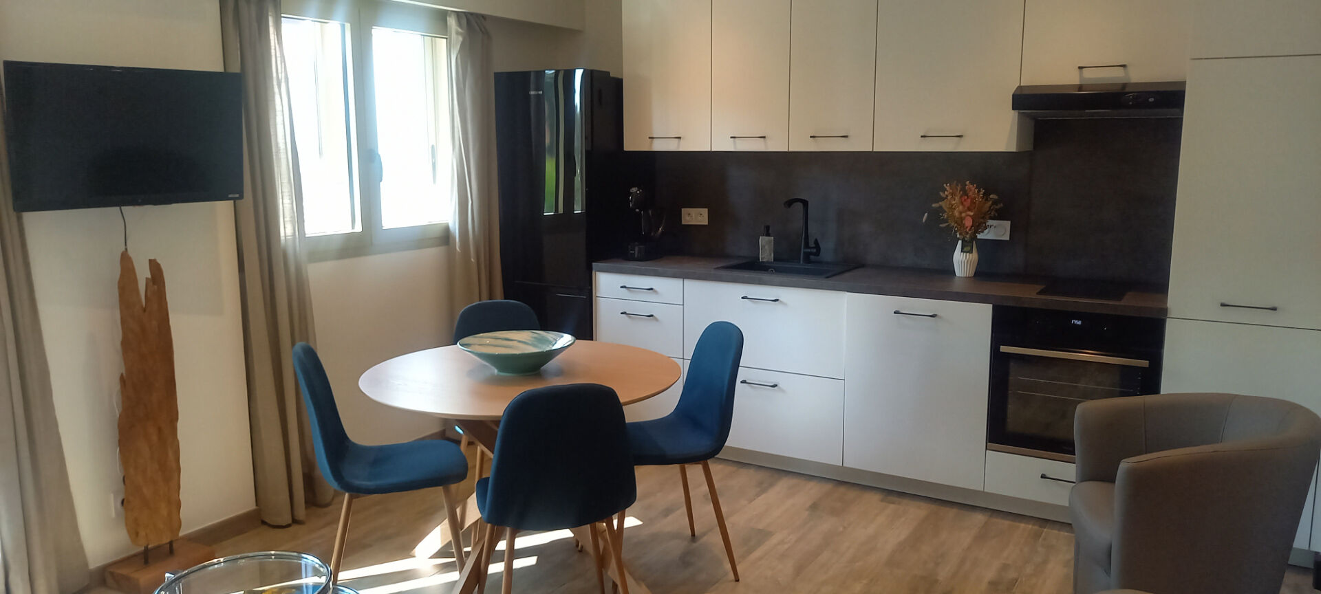 SOUS OFFRE D'ACHAT ACCEPTEE ! Un petit bijou au coeur du Lavandou - Faibles charges - 