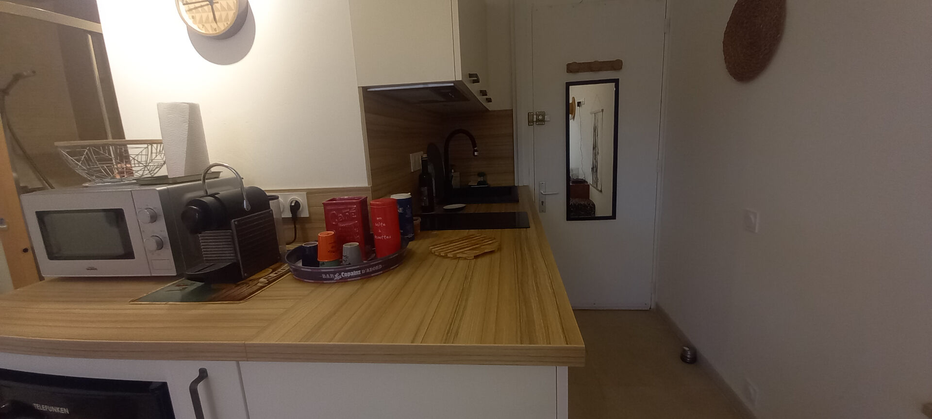 Photo Au coeur du Lavandou  - Studio  +  loggia entièrement rénové au goût du jour image 2/5