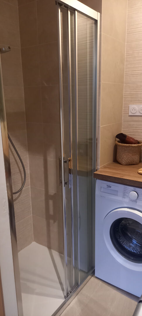 Photo Au coeur du Lavandou  - Studio  +  loggia entièrement rénové au goût du jour image 4/5