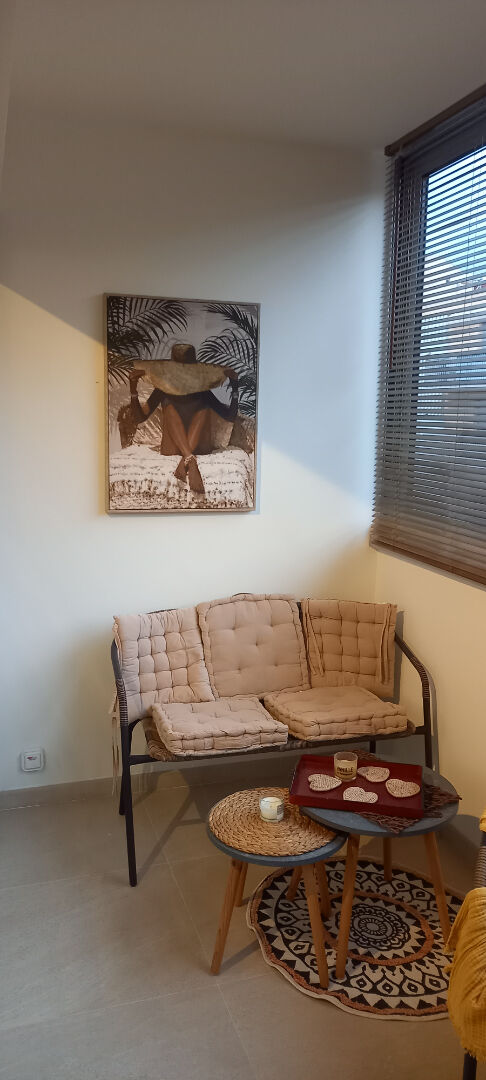 Photo Au coeur du Lavandou  - Studio  +  loggia entièrement rénové au goût du jour image 5/5