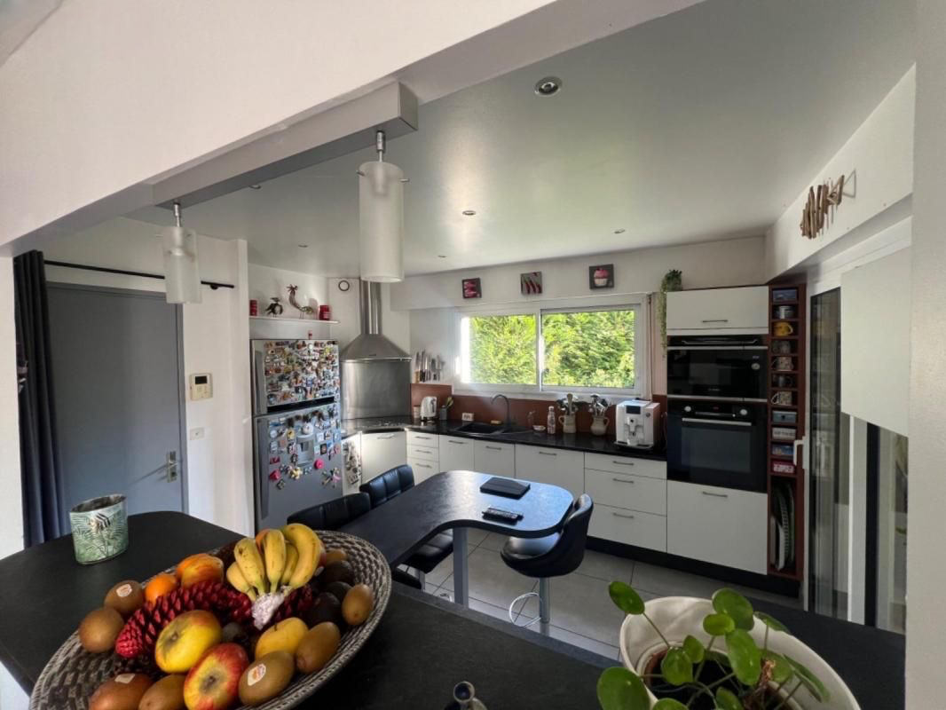 Photo Villa TOULON BAS FARON proche la Vallette 185 m2 sur terrain de 660m2 avec piscine image 3/6