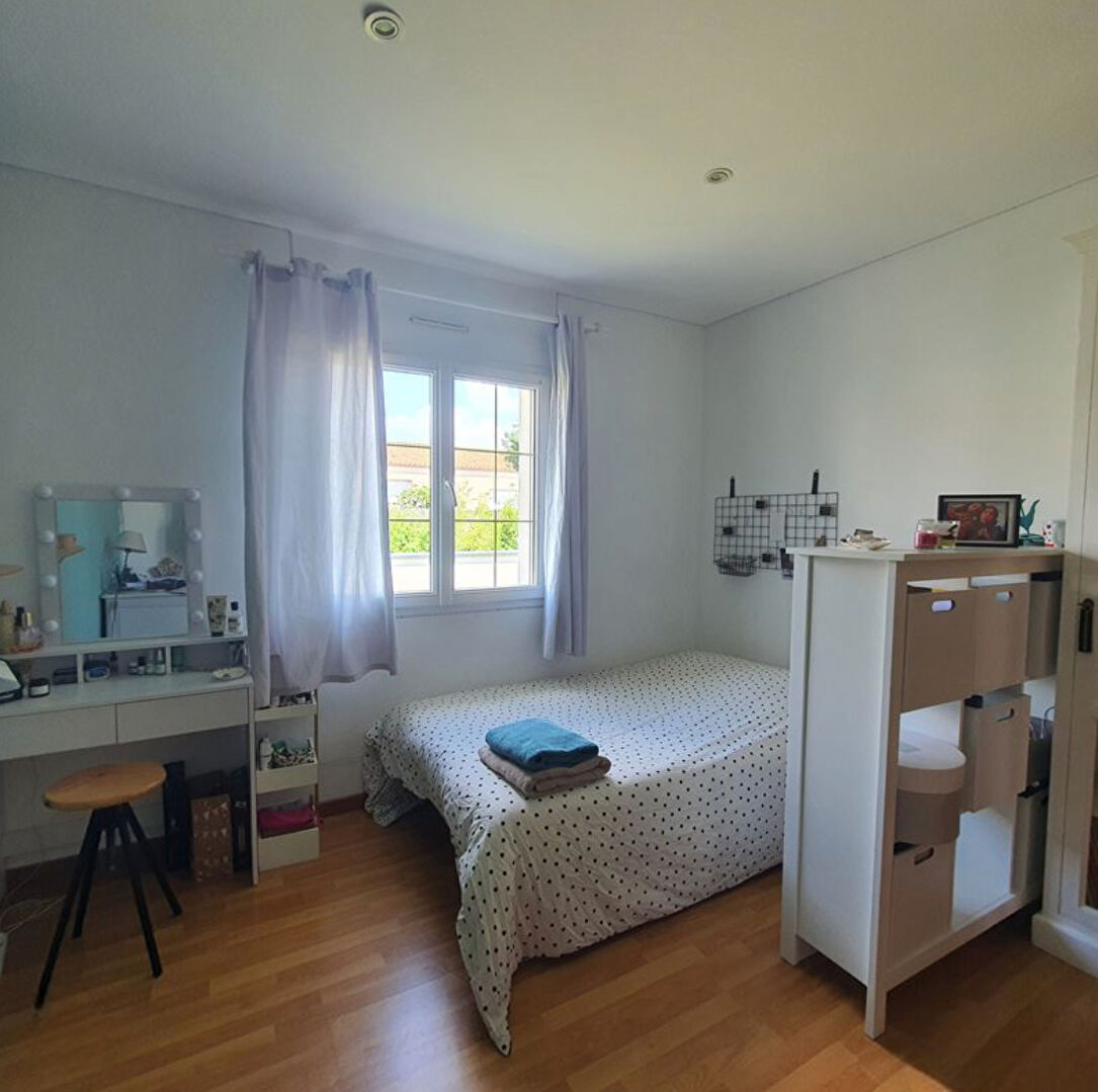 Photo Villa TOULON BAS FARON proche la Vallette 185 m2 sur terrain de 660m2 avec piscine image 6/6